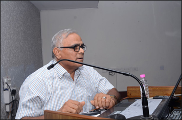 Dr. Madan Gulati delivering a Lecture on Demedicalzation of treatment of PCOS at PGIMER Chandigarh on 21st September 2017.