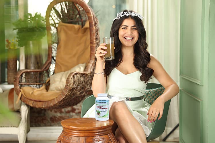 Yakrit Plihantak Churna Advertisement Starring Shenaz Treasurywala