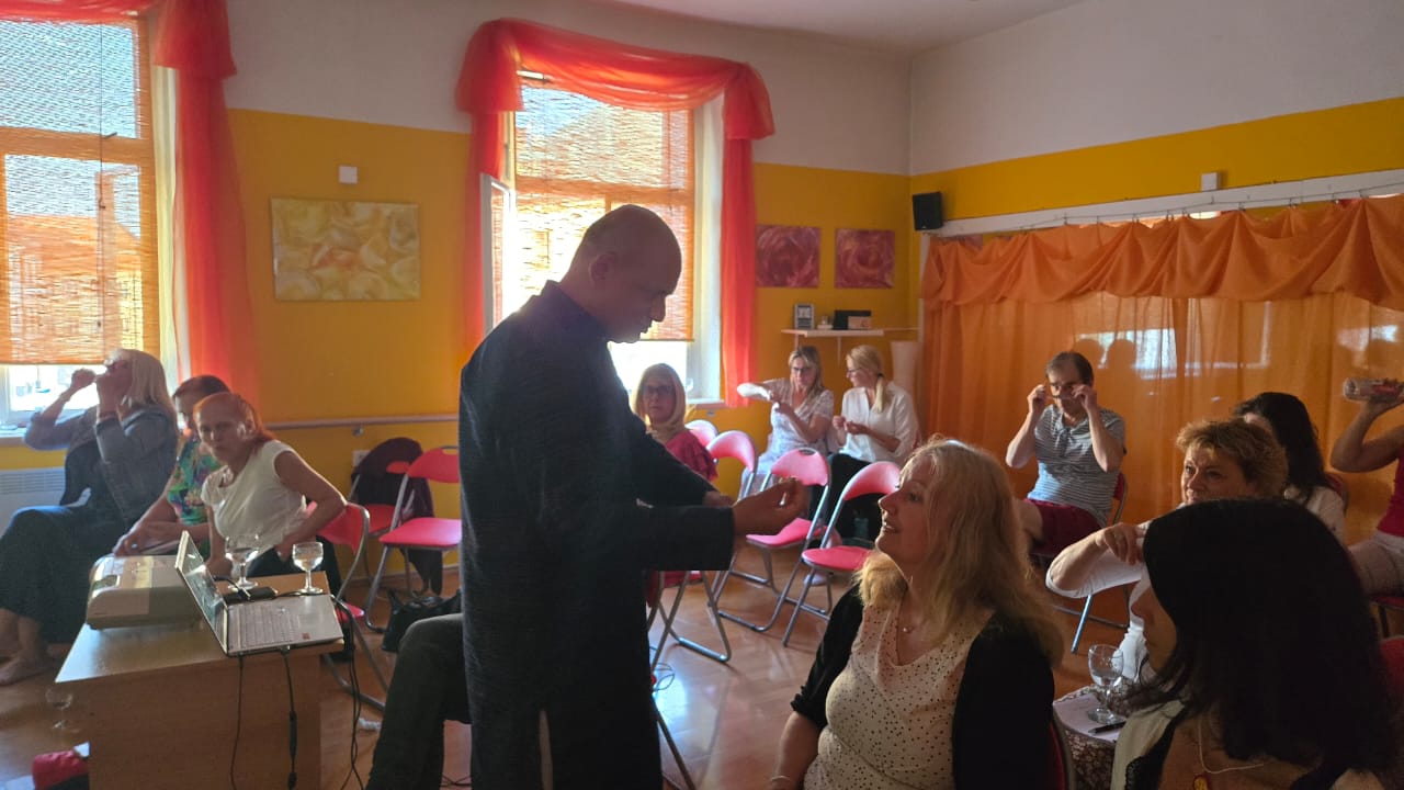 Dr. Vikram Chauhan Spreading Ayurveda in Europe Dr. Vikram Chauhan, Seminar, Ayurveda, Prague, Hradec Králové, Czech Republic, Planet Ayurveda, Spreading Ayurveda in Europe, Seminars